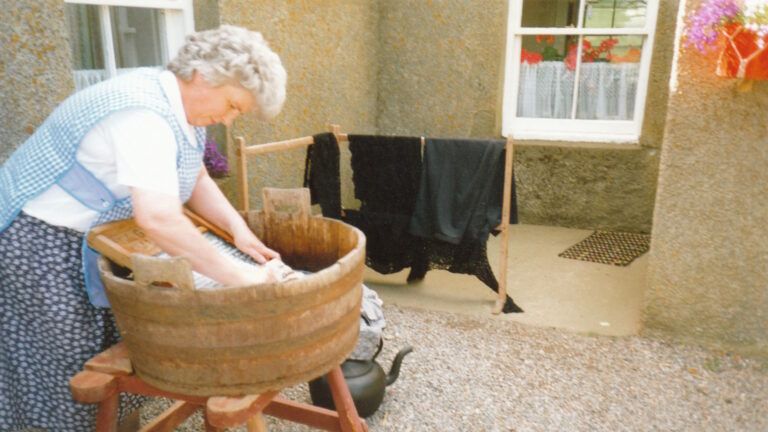 03 - Country Weemins Warkin Wik